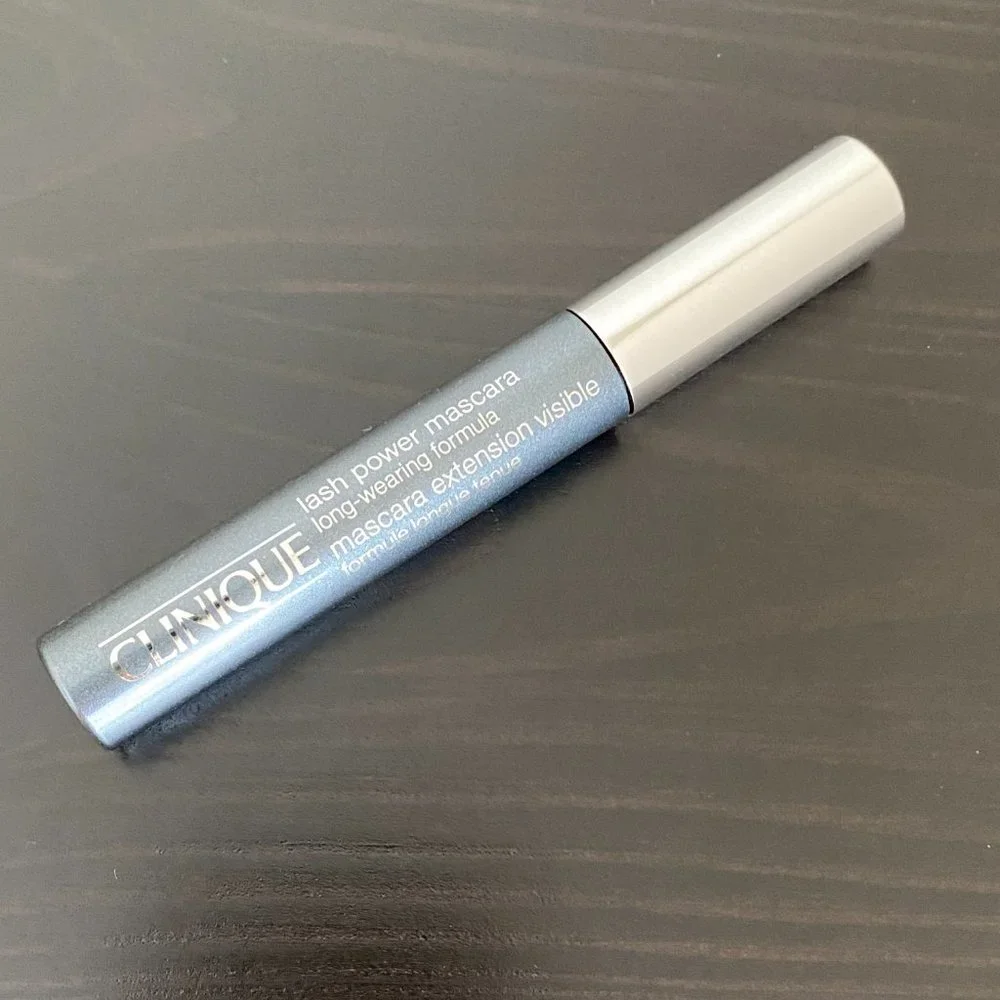 Clinique Lash Power mascaras long-wearing formula in BLACK ONYX